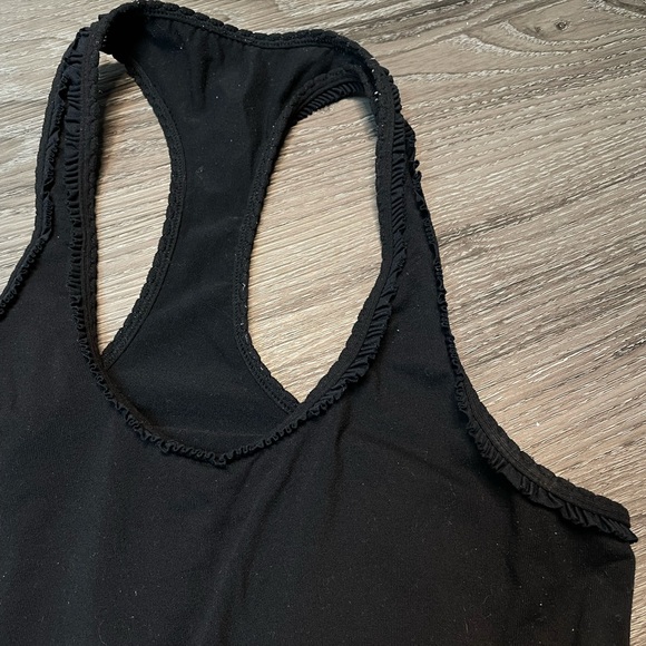 Black Lululemon Fitted Tank size 8 no size dot - Picture 2 of 3
